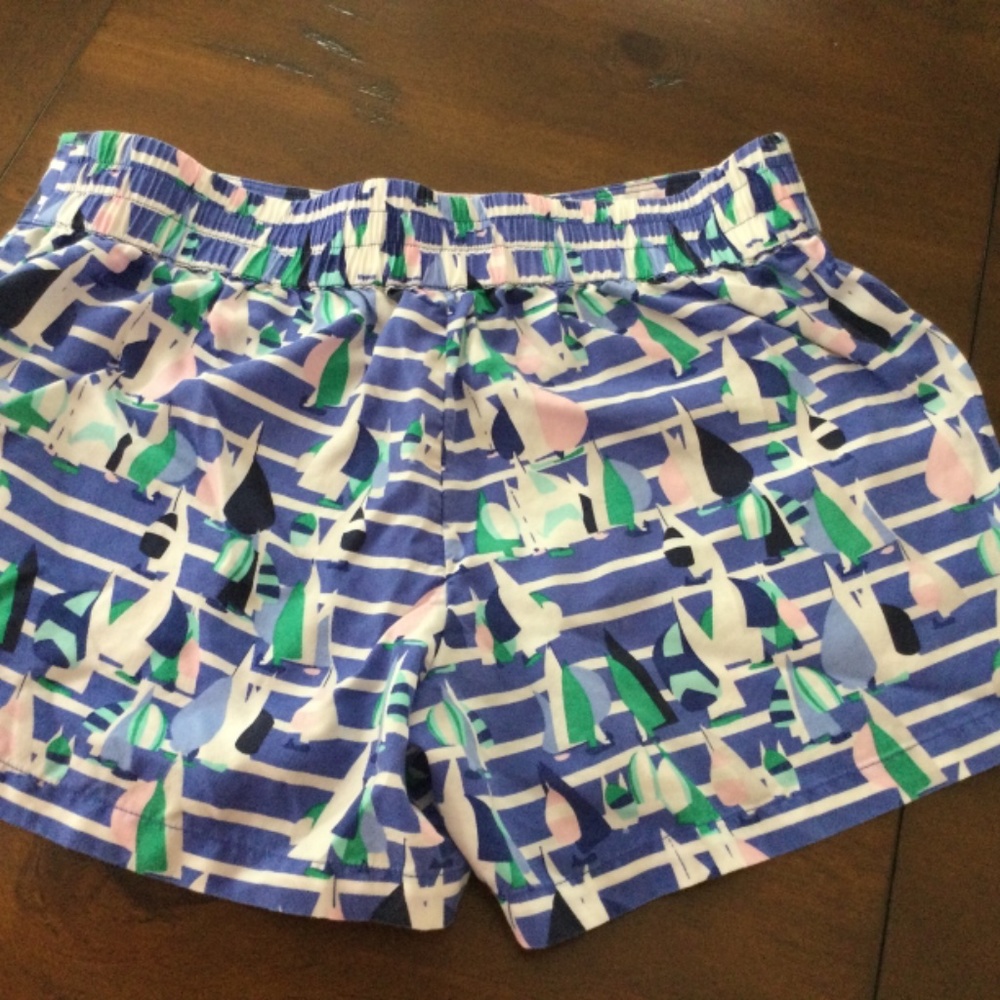 Vineyard Vines shorts. Sailboat design. Size 2. NWOT. - Picture 3 of 3
